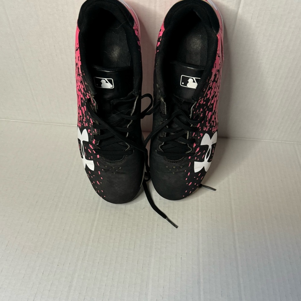 Under Armour Youth 4Y Pink & Black Baseball Cleats – Lightweight & Durable